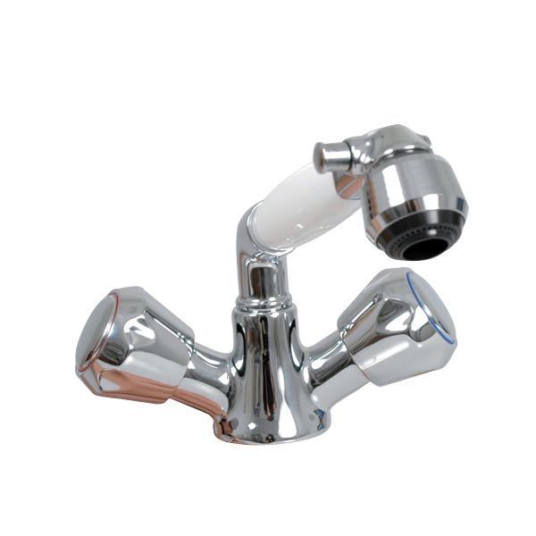 Barka blandingsbatteri med brus, set fra siden med fittings.
