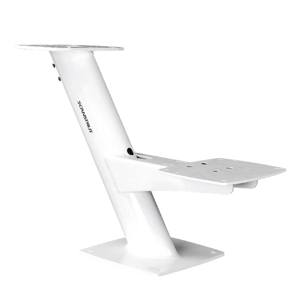 ScanStrut Dual PowerTower monteret på en båd med radar og tilbehør.