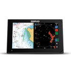 Simrad NSX 3009 monteret på båds konsol med skærm i brug