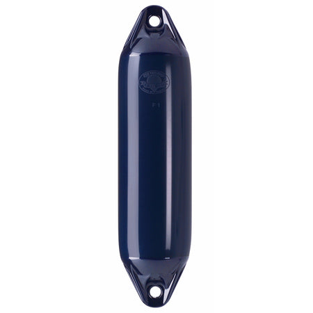 Polyform F-fender F5 monteret på båd, synlig i vandet.