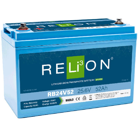 RELiON 25.6V 52Ah RB24V52 LiFePO4 batteri foran på hvid baggrund