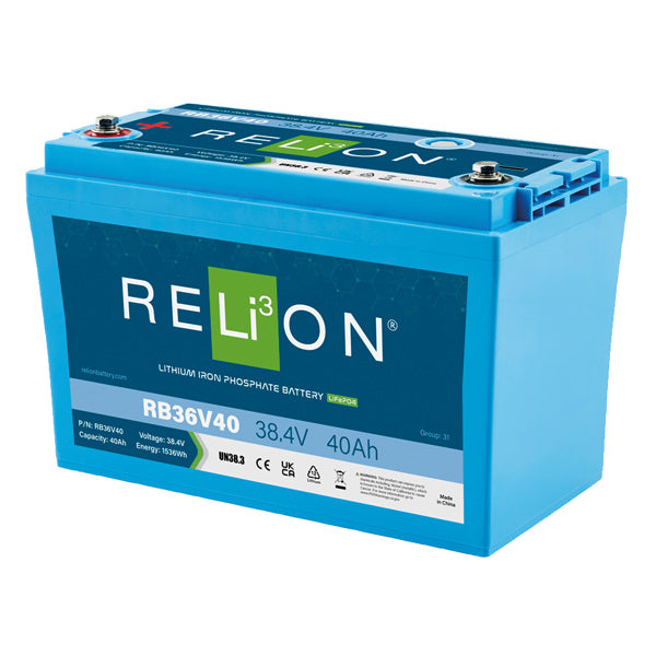 RELiON 38.4V 40AH batteri set forfra med klart design og tilslutninger.