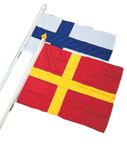 Adela facadeflagsæt Skåne med hvidt letmetalstang på båden