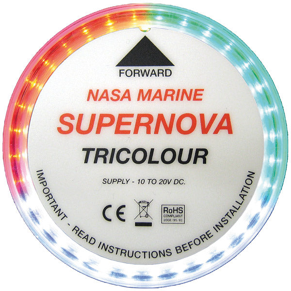 Nasa lanterne Supernova tricolour monteret på en båd i naturmiljø.