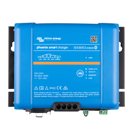 Victron Phoenix Smart IP43 lader 24V 16A set fra siden med kabler tilsluttet