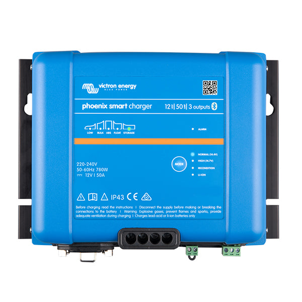 Victron Phoenix Smart IP43 lader 24V 25A set forfra med tydelige komponenter.