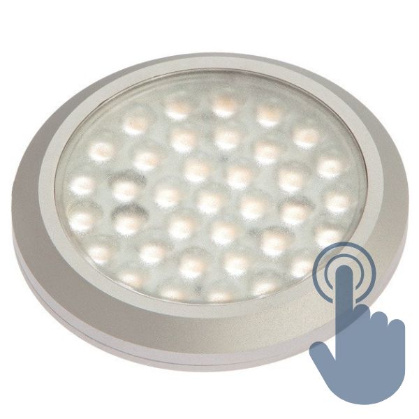 Nautecled loftslampe monteret i båd, viser moderne design og berøringsfunktion.