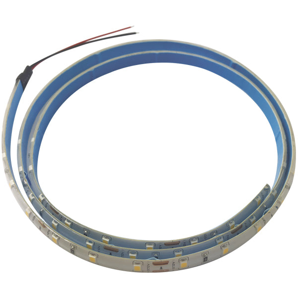 1852 LED strip nano IP66 monteret under en bådtrailer med blødt lys.