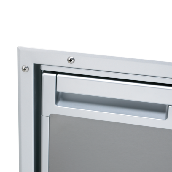 Dometic Coolmatic rustfri flush mount ramme til CRX 80 monteret på båd
