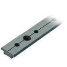 Ronstan T-skinne 32mm alu i brug monteret på båd