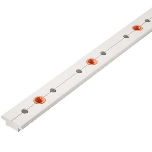 Detailbillede af Ronstan T-skinne 32mm med fokus på forbindelsespunktet