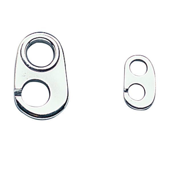 Ronstan Patent krog RF 7x24mm set fra siden, klar til brug på båden.