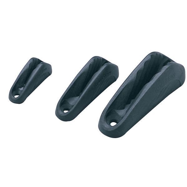 Ronstan V-cleat til 8-12mm line, vist fra siden, monteret på båd