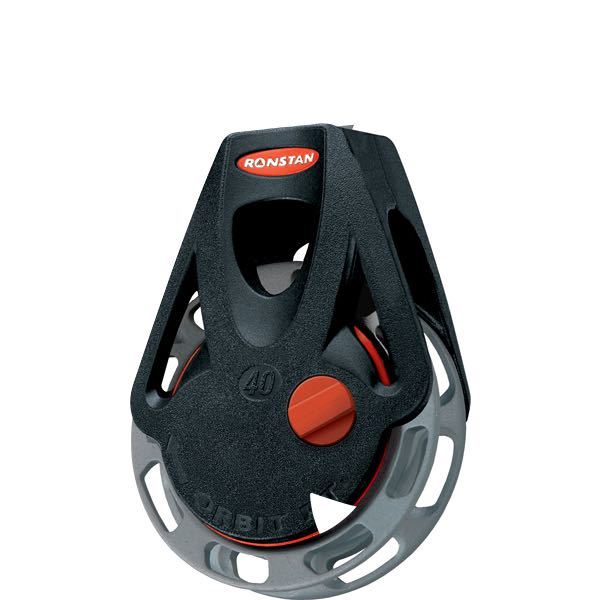 Ronstan Orbit skraldeblok med svirvel set fra siden, klar til brug på båden.