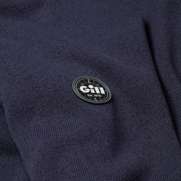 Gill jakke i navy, detalje af 1/4 lynlåsen og søm