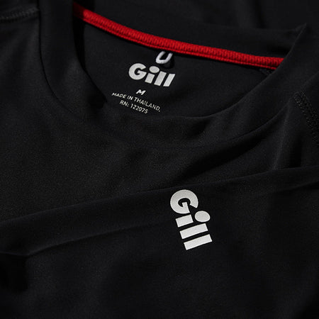 Gill UV011 T-shirt på klipper ved kysten