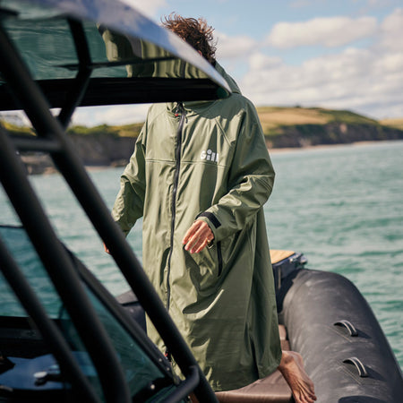 Gill, 5024 Aqua Parka jakke, i brug under regnvejr