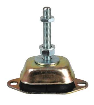 SeaTec motorophæng set fra siden, på en båd ved vandet