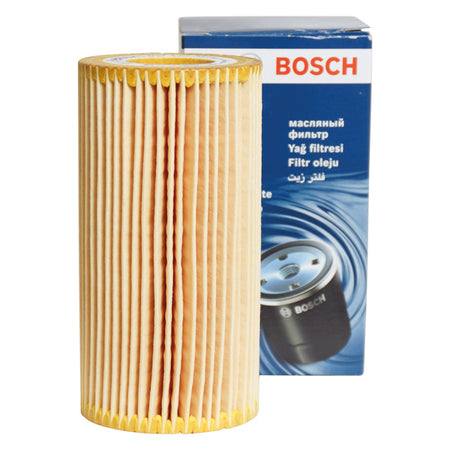 Bosch oliefilter P9244 til Volvo, præsenteret på hvid baggrund.