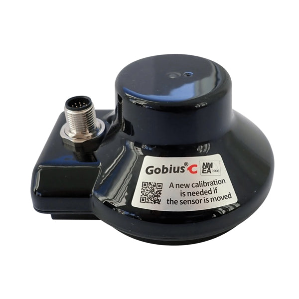 Gobius C Ver 3 NMEA 2000 sensor monteret på båd med tydeligt displayskilt