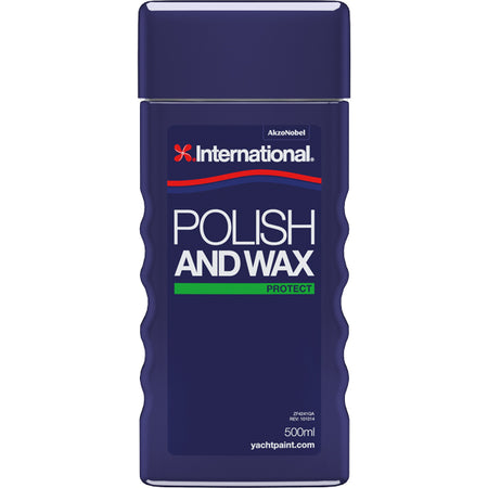 International Polish And Wax 0,5L stående på bord, klar til brug til bådpleje.