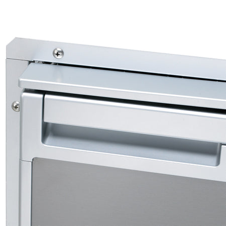 Dometic Coolmatic standard ramme til CR 80 installeret i båd med opbevaring indeni