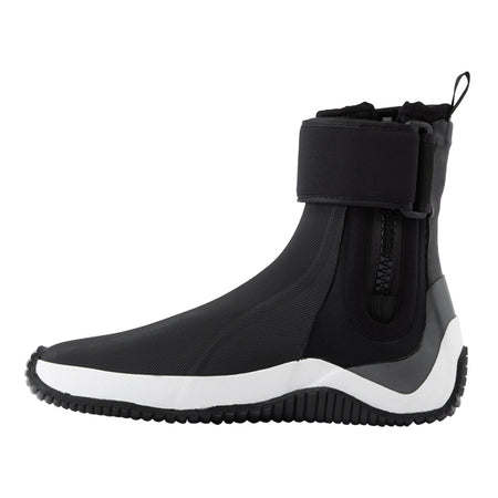 Gill 966 Aero støvle vist fra siden, der viser det slanke design.