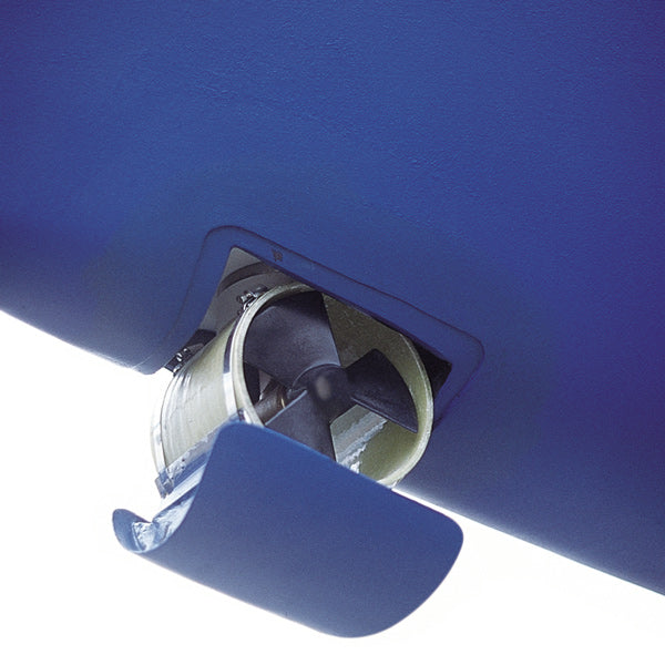 Max Power Bovpropel i brug på båd, viser effektiv drift under manøvredocking.